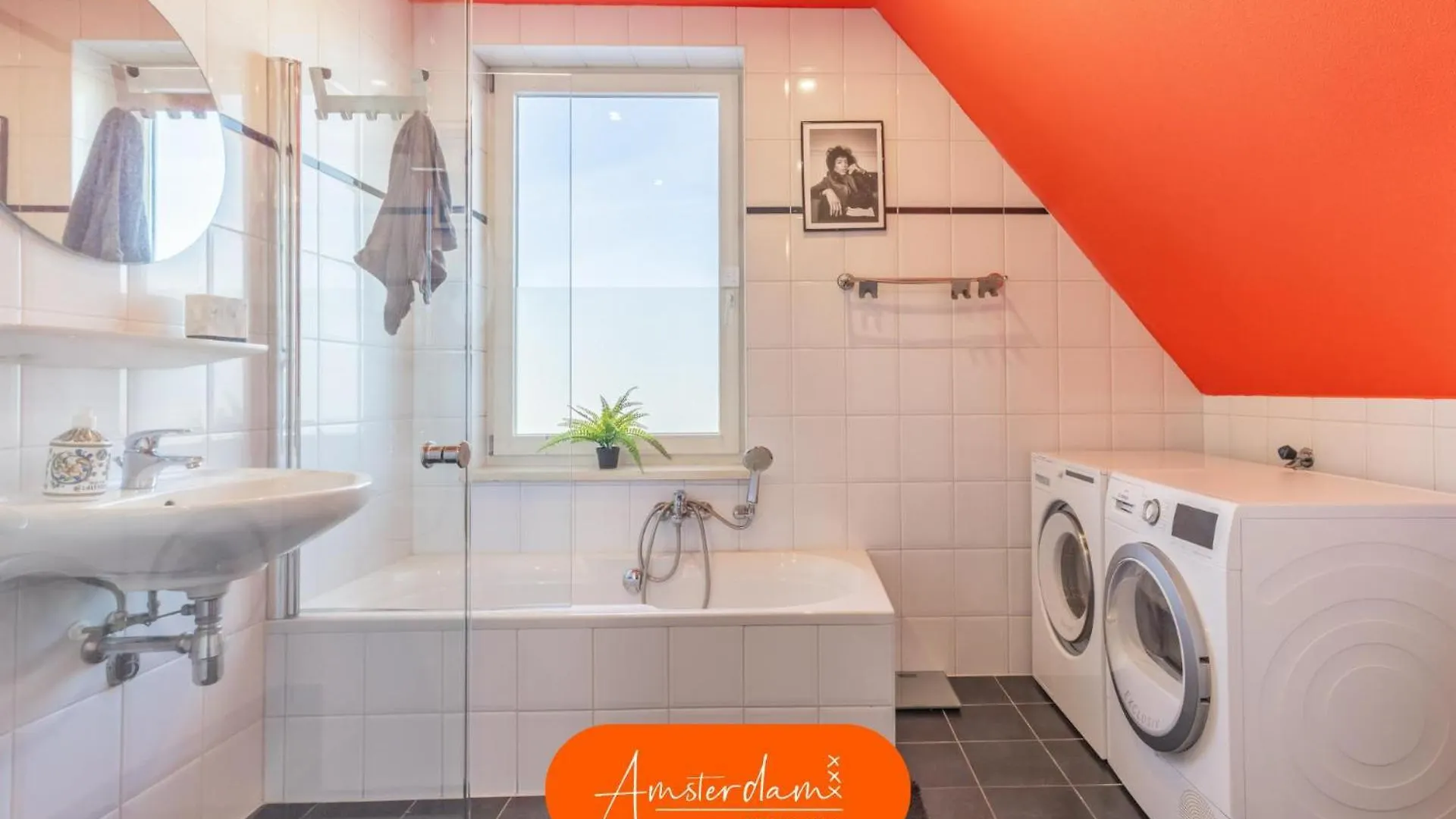 Amsterdam Group Stay - Jacuzzi, Sauna & Cinema Zwanenburg Netherlands